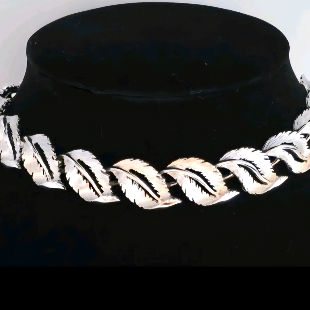 LISNER CURLED UP TEXTURED LEAF LINKS SILVER-TONE CHOKER NECKLACE-17"